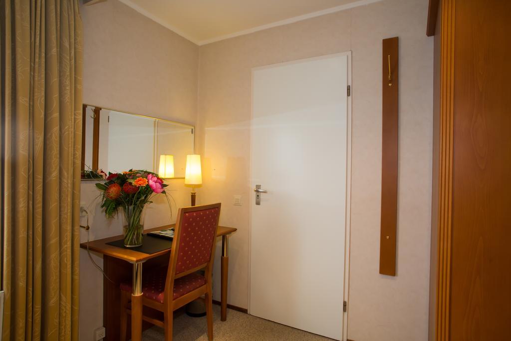 Landhotel De Hoofdige Boer Almen Exterior photo